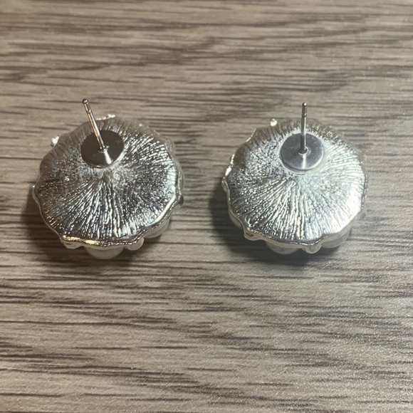 Handmade Pearl Flower Stud Earrings, Pierced Ears - Picture 5 of 5